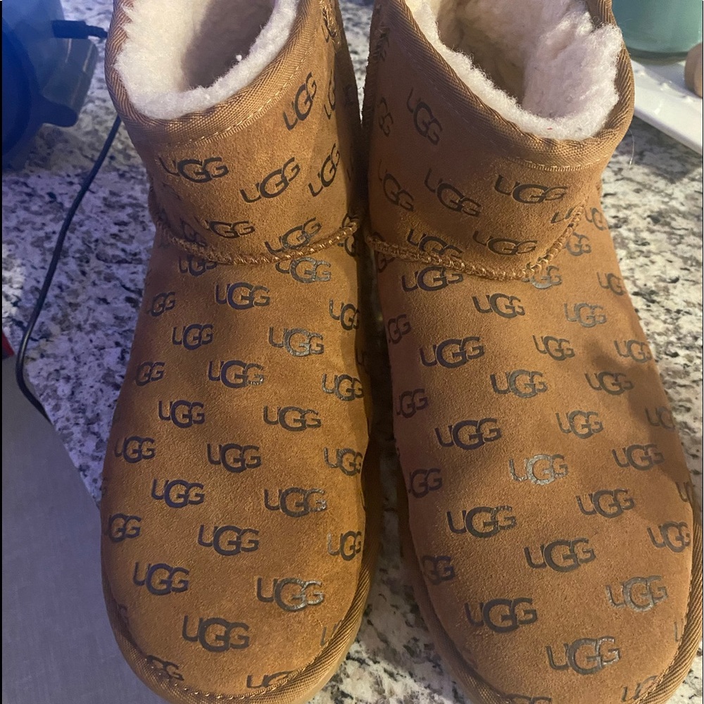 Ugg boots mini size 9. Limited edition. Bought at Nordstrom. Great condition.